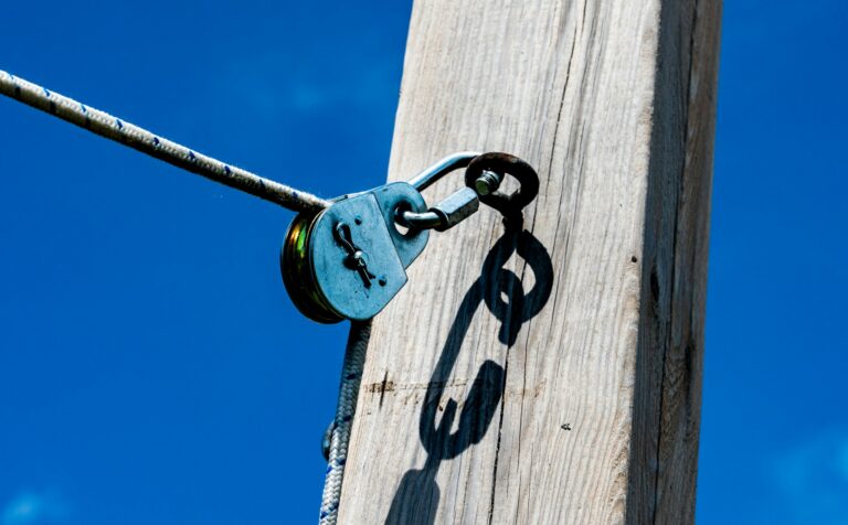 So wählen Sie die Seilwinde, die Ihr Auto, Boot oder Bauprojekt sicher bewegt