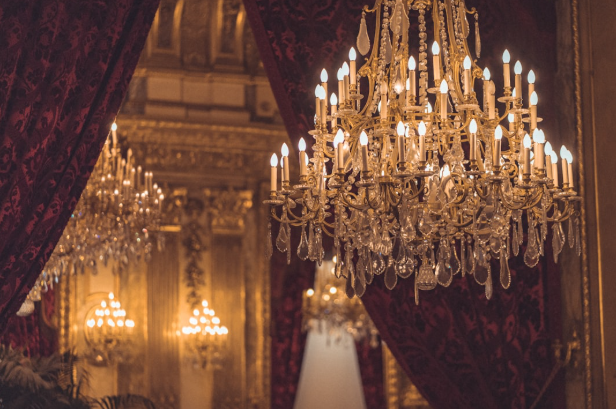 Klassisch oder modern: Wie Kronleuchter den Einrichtungsstil eines Raumes prägen